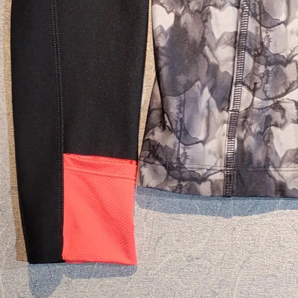 Mondetta Black & White Camo Long Sleeve Stretch Athletic Jacket in Size XL - Picture 4 of 13